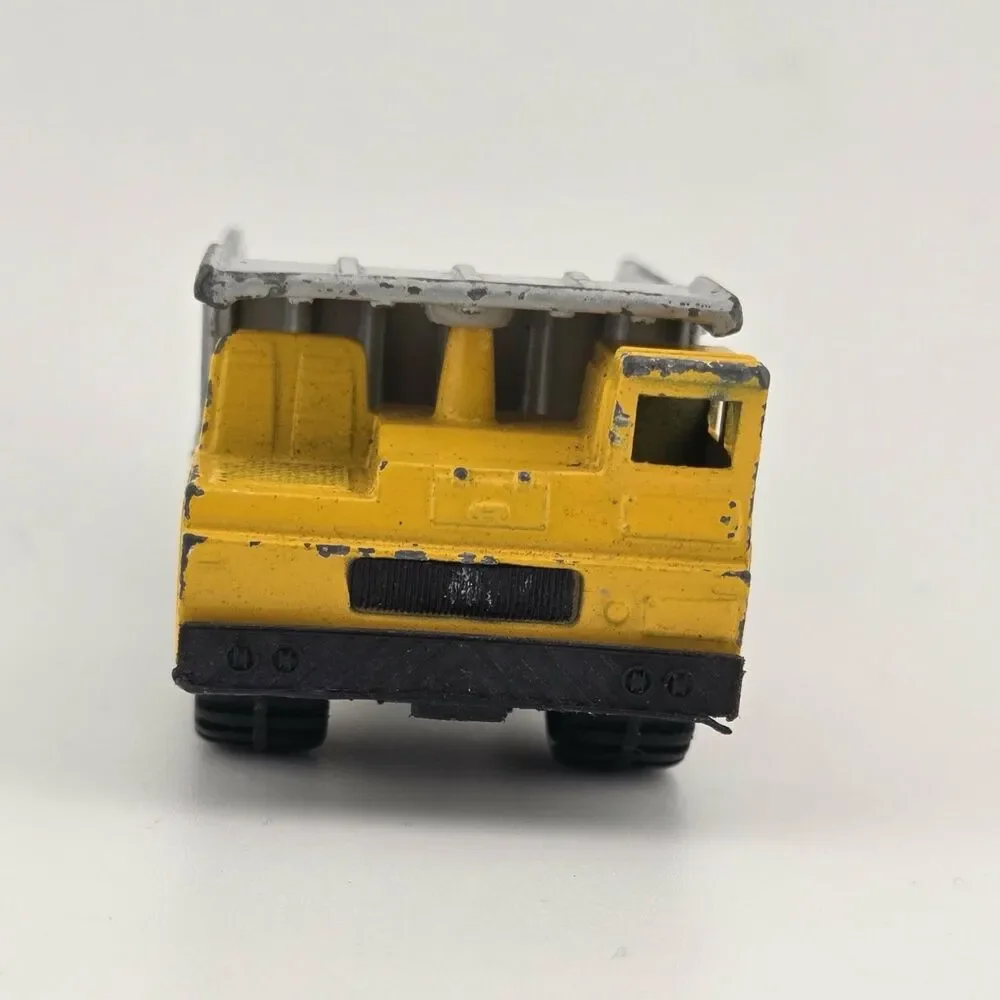 Vintage~1989 Matchbox Int'l LTD~Dump Truck~Yellow with Grey Bed ~1:140